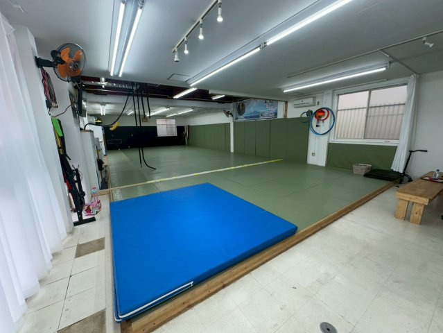 高上貸店舗の内装