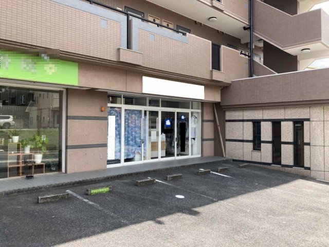 ラポール三好丘の駐車場