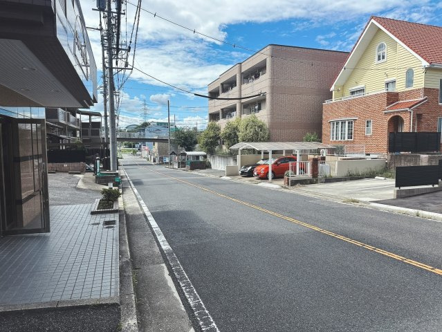 ラポール三好丘の駐車場