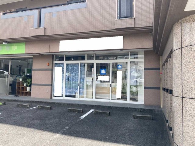 ラポール三好丘の駐車場