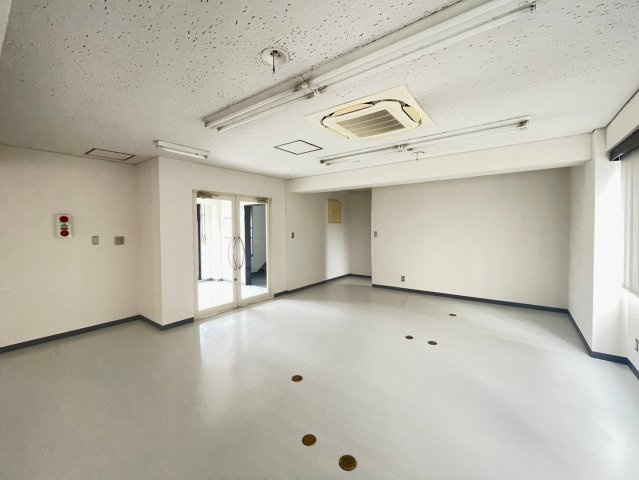 西町 KSビルの内装