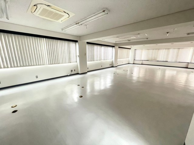 西町 KSビルの内装