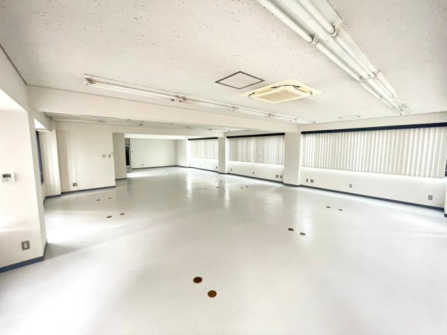 西町 KSビルの内装