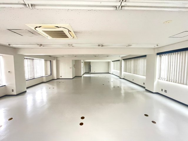 西町 KSビルの内装