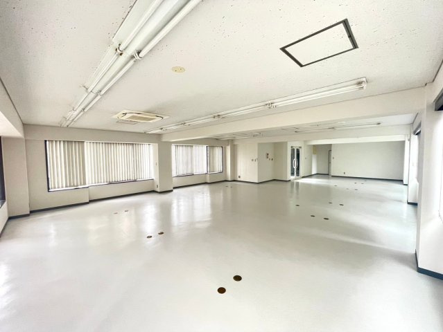 西町 KSビルの内装