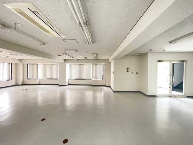 西町 KSビルの内装