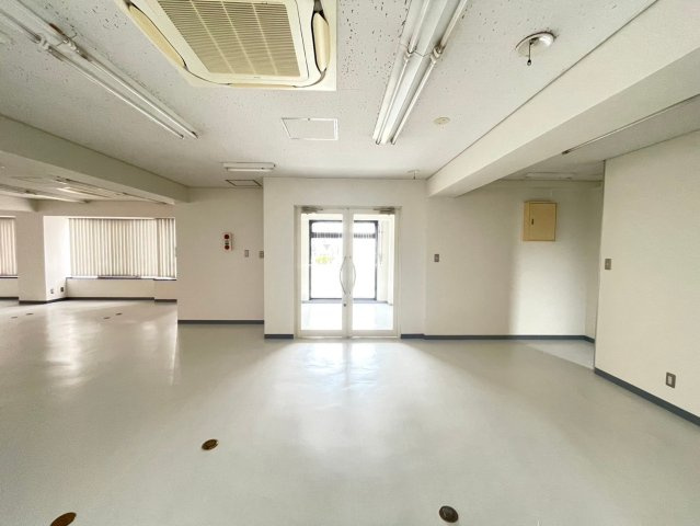 西町 KSビルの内装