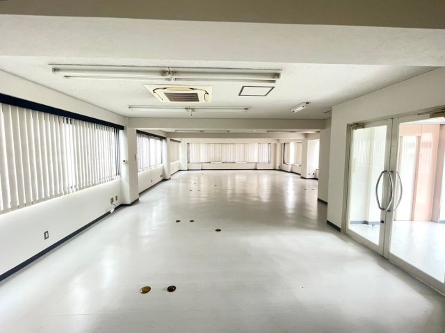 西町 KSビルの内装