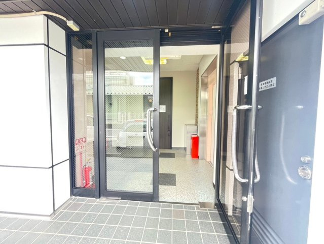 西町 KSビルのエントランス