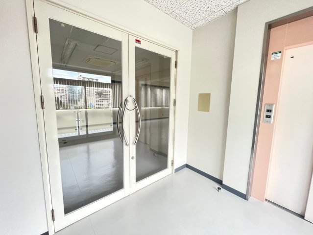 西町 KSビルのエントランス