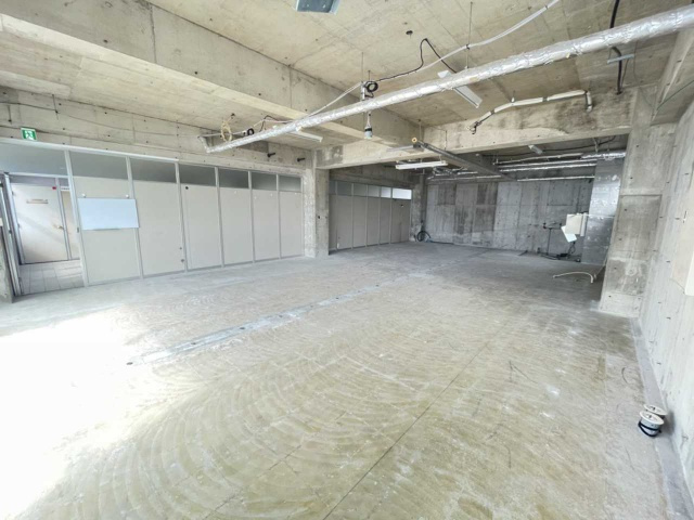 十塚 LEPUS(リーパスビル)の駐車場