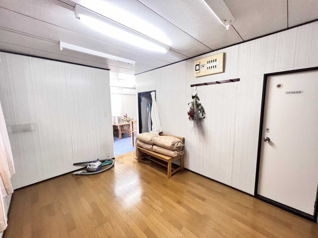 野田町一本木貸店舗の居間・リビング