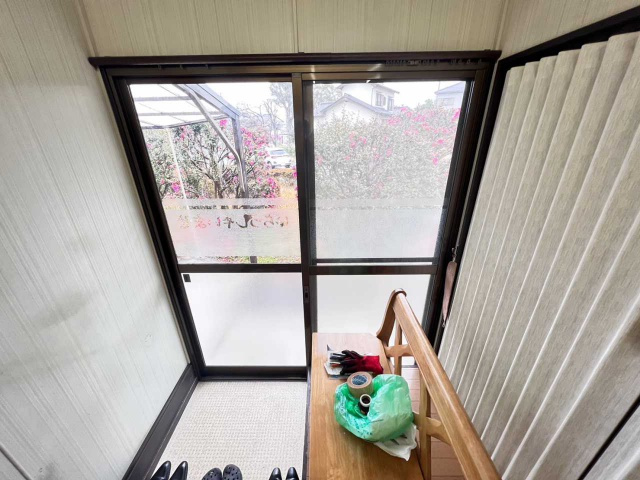 野田町一本木貸店舗の玄関