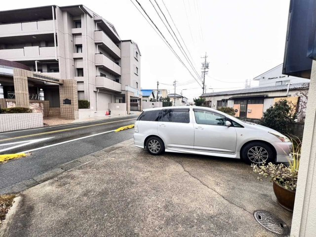野田町一本木貸店舗の駐車場
