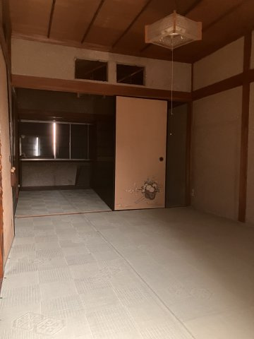 高知市東石立町の和室|2階6帖和室。奥が4.5帖和室で、続き間になっています。