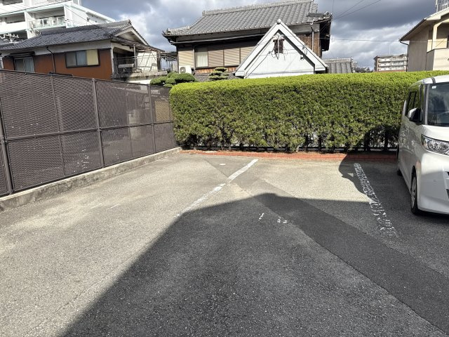 英賀保ハイツ３の駐車場