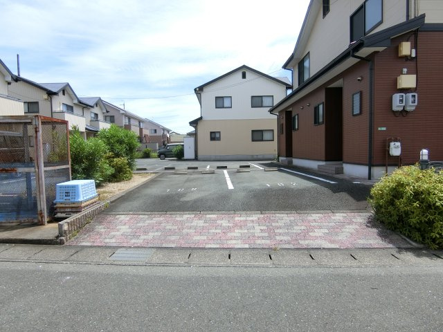 イーストサイドテラスの駐車場
