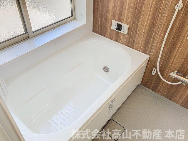 エクリュ光岡 B1-2階｜エアコン ペット相談 洗面化粧台 浴室に窓 小型