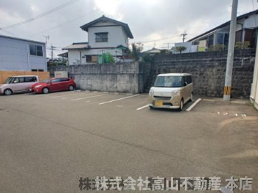 エクリュ光岡　Bの駐車場