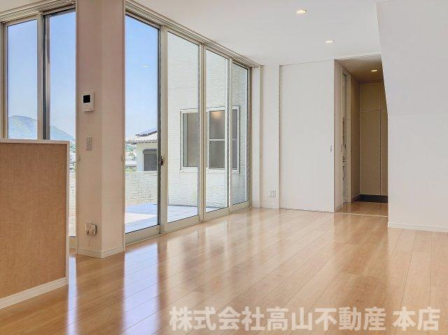 エクリュ光岡　Bの居間・リビング