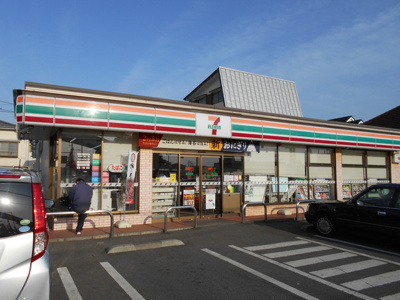 コンビニ／セブンイレブン立川泉体育館駅前店／30m