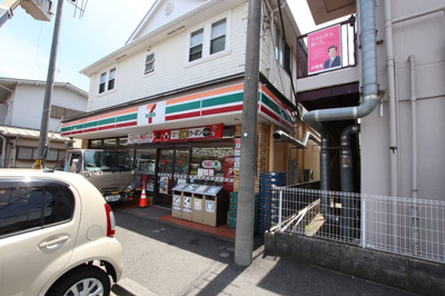 セブン-イレブン 横須賀大津町店まで300ｍ