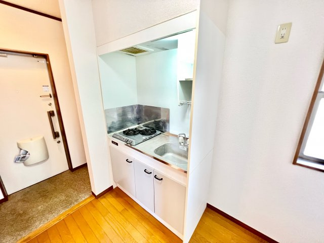 アムールS・K・Tのキッチン|※別部屋参考写真