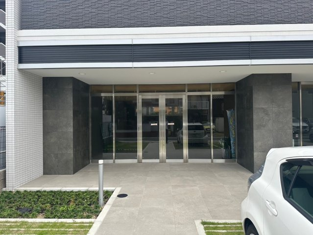 NEUA NARUMIのエントランス