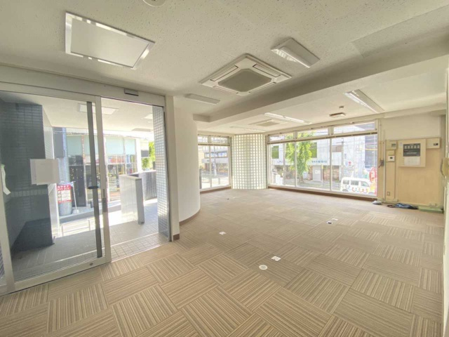 鈴彦ビルの内装