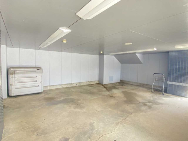 鈴彦ビルの駐車場