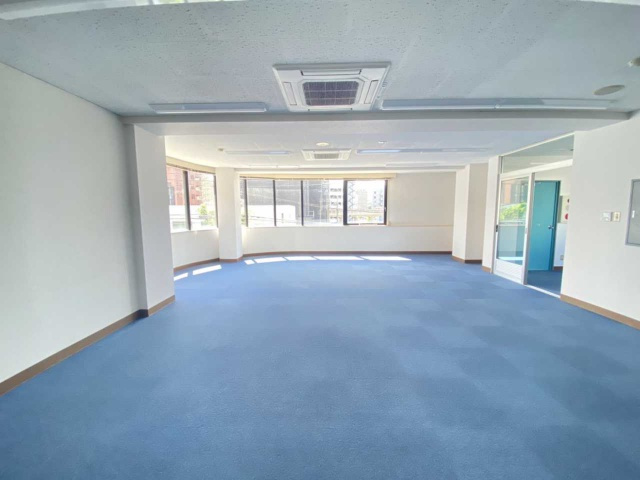 鈴彦ビルの内装