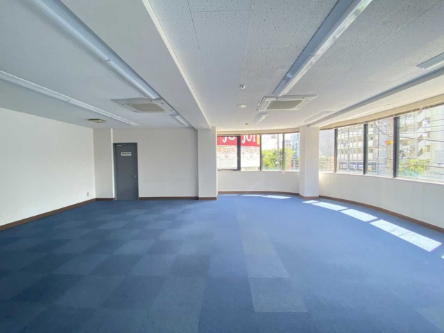 鈴彦ビルの内装