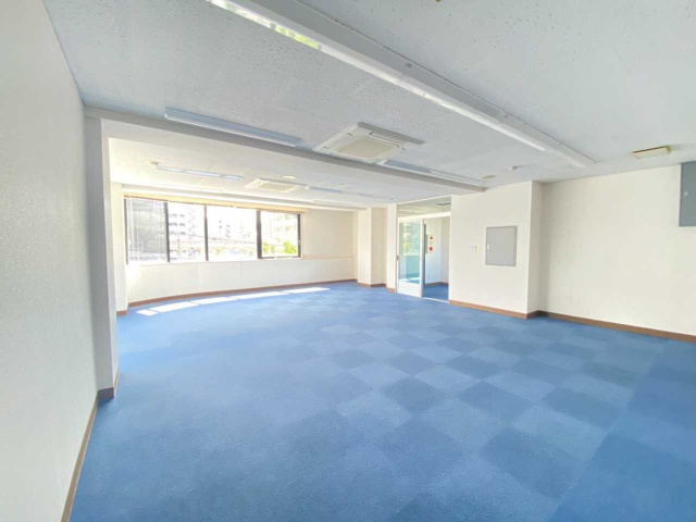 鈴彦ビルの内装