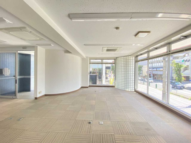 鈴彦ビルの内装