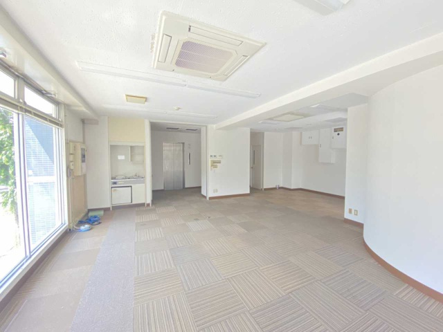 鈴彦ビルの内装