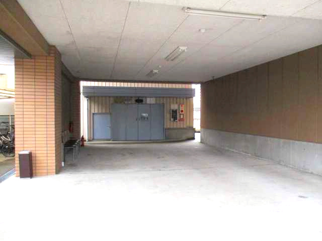 TSビルの駐車場