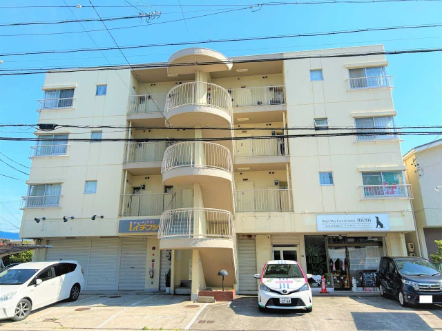 マンション泉の外観