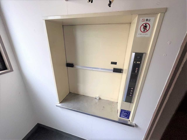 若宮町 にしきビルの玄関