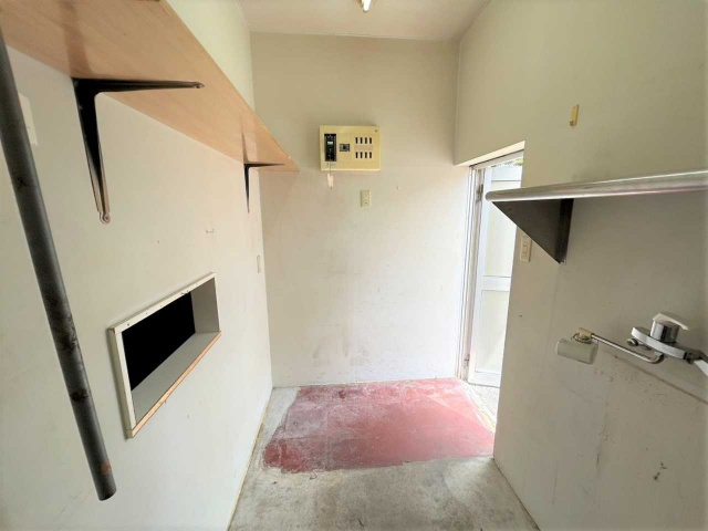 日之出ビルの玄関