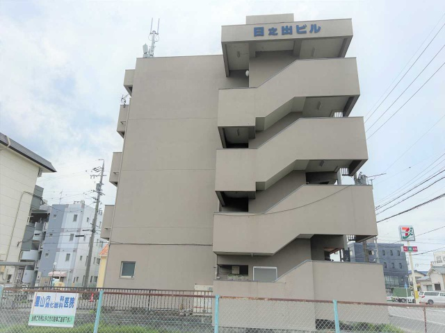 日之出ビルの外観