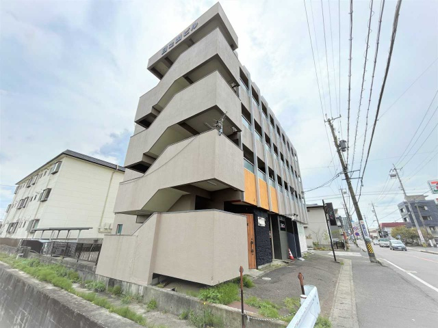 日之出ビルの外観