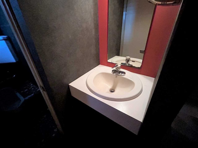 日之出ビルの洗面所