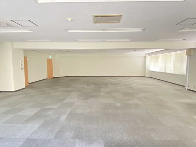 TSビルの駐車場