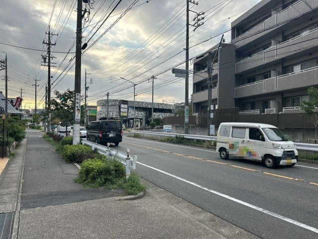 緑区亀が洞1丁目貸店舗・事務所の駐車場