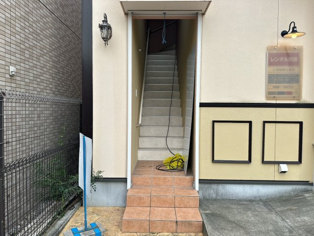 緑区亀が洞1丁目貸店舗・事務所のエントランス