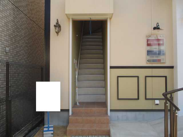 緑区亀が洞1丁目貸店舗・事務所の玄関