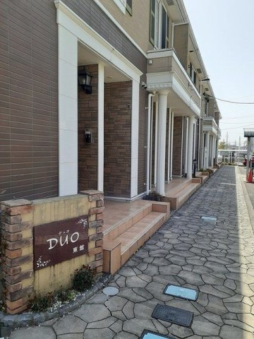 DUO　東館のエントランス