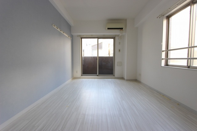 Welsh.Sビル2の洋室