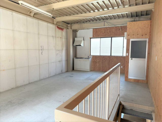 鳴海町字向田事務所のロビー