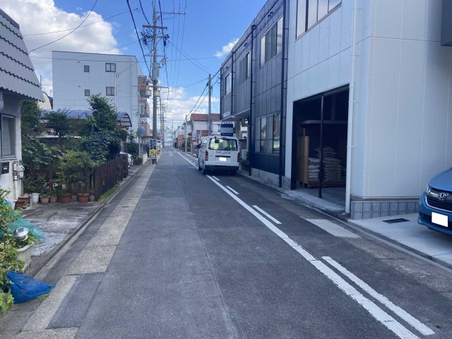 鳴海町字向田事務所の駐車場